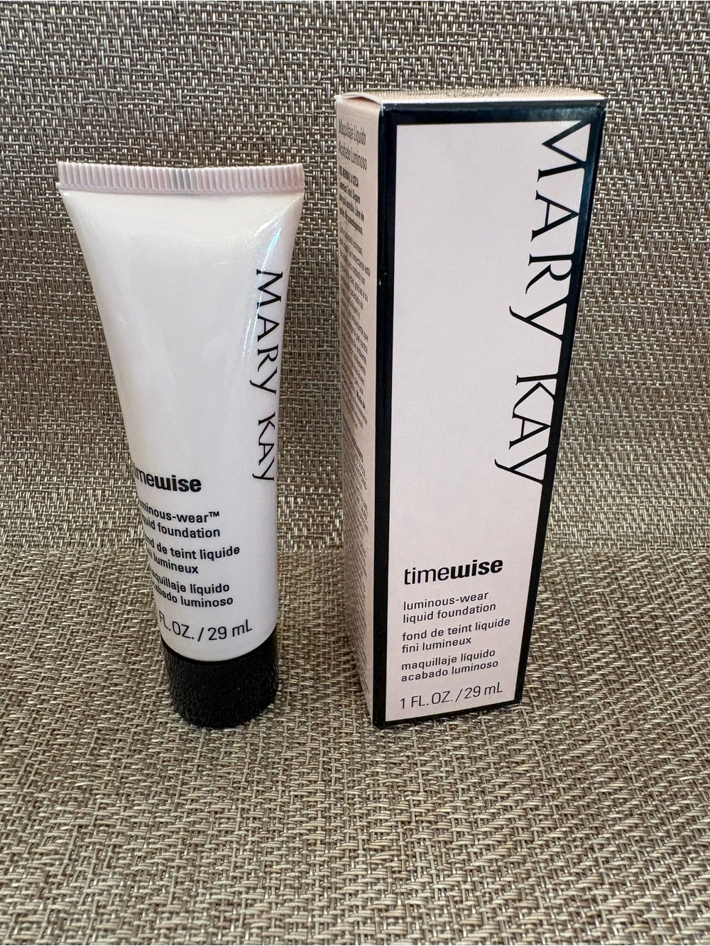 Mary Kay Timewise Luminous-Wear Liquid Foundation Ivory 2 (038797) New In Box